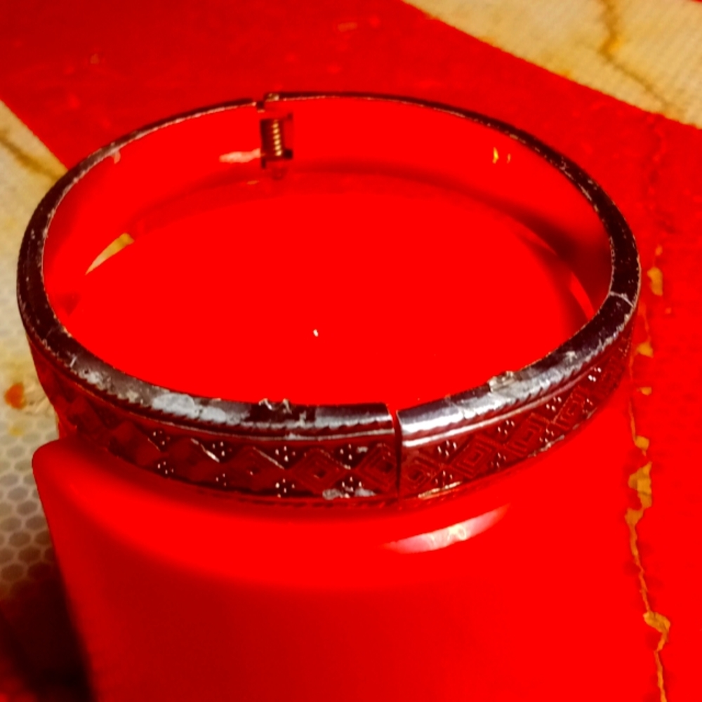 Women's bracelet